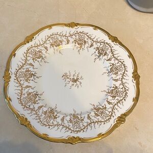 Royal Carlton ‘King’s Plate’ Gold Gilt Bone China Pristine Condition 10 5/8”